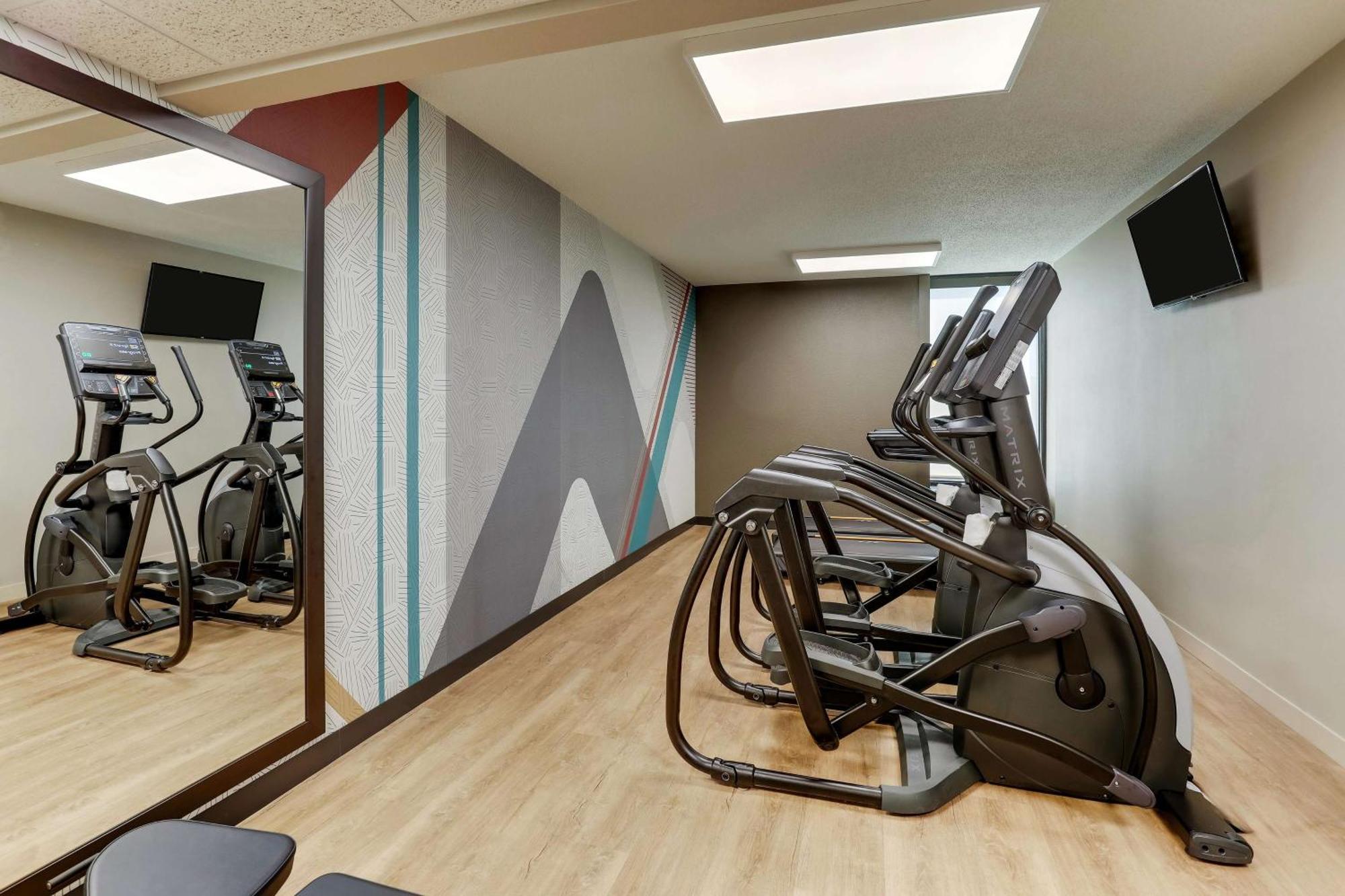 Drury Inn & Suites Marion Esterno foto