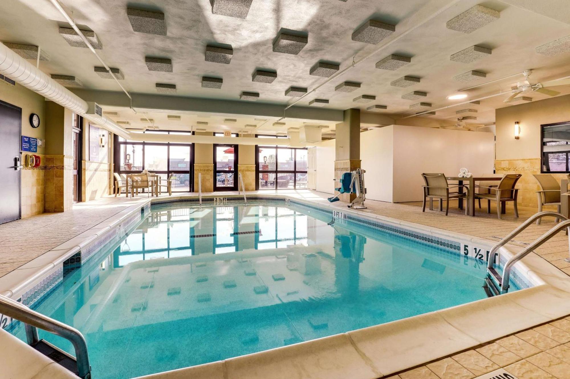 Drury Inn & Suites Marion Esterno foto