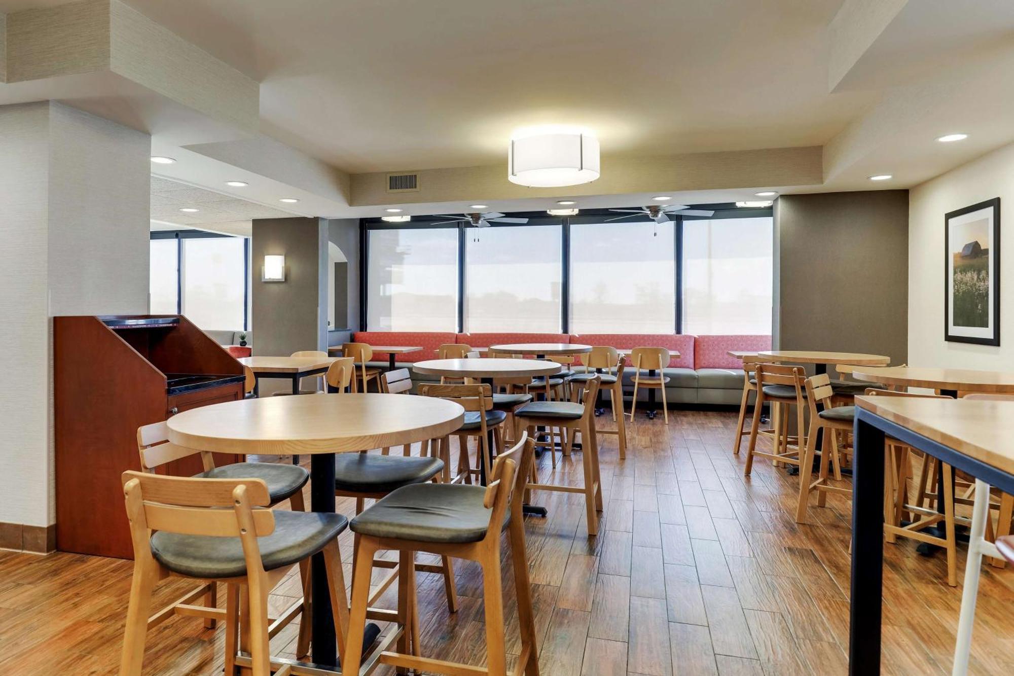 Drury Inn & Suites Marion Esterno foto