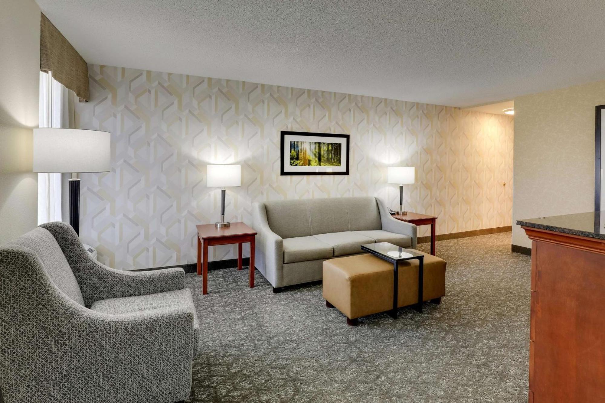 Drury Inn & Suites Marion Esterno foto