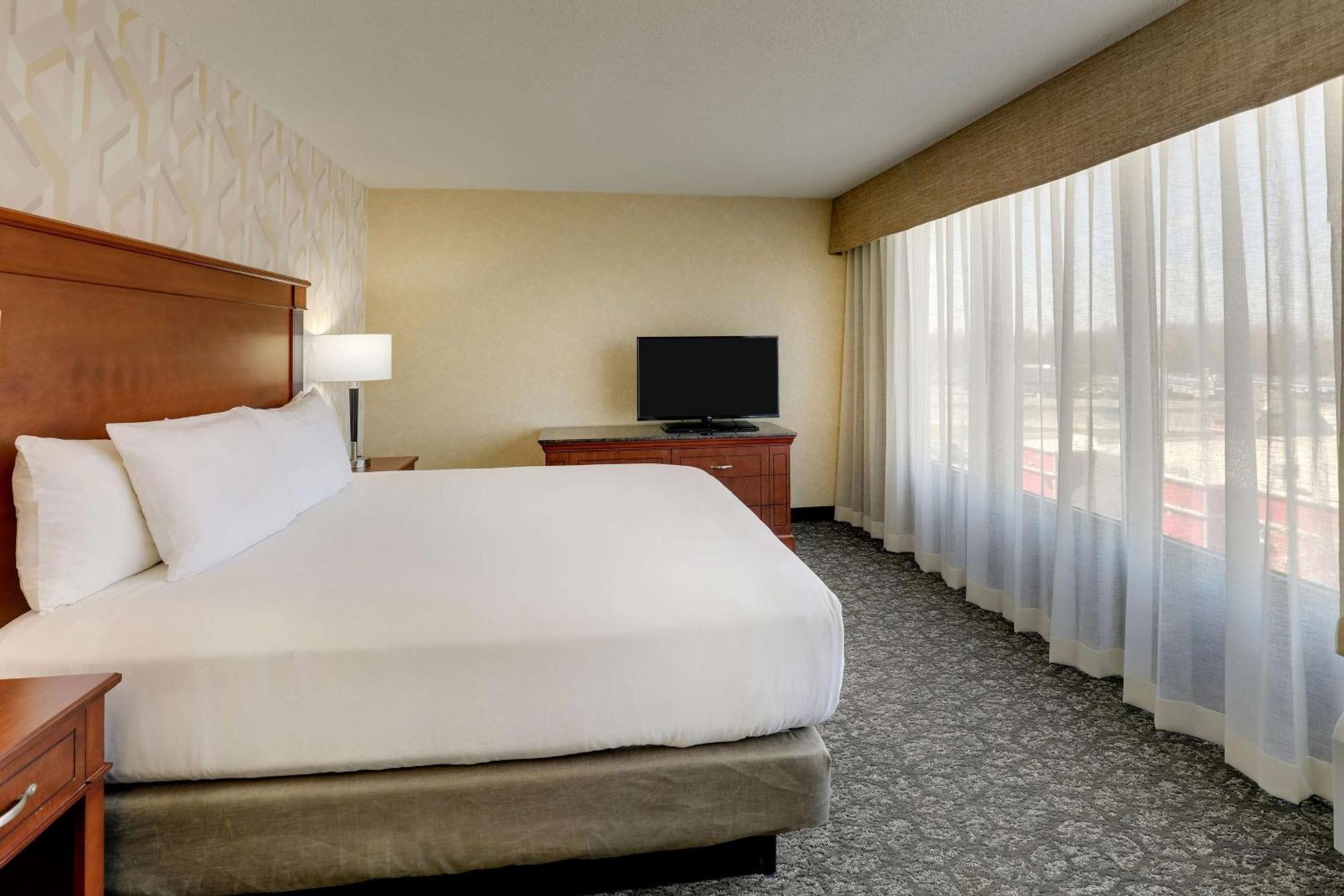 Drury Inn & Suites Marion Esterno foto