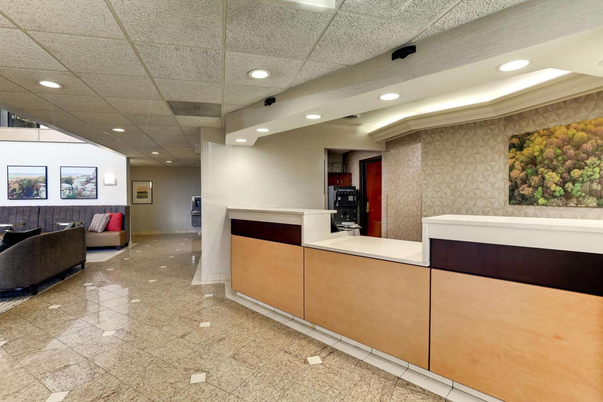 Drury Inn & Suites Marion Esterno foto
