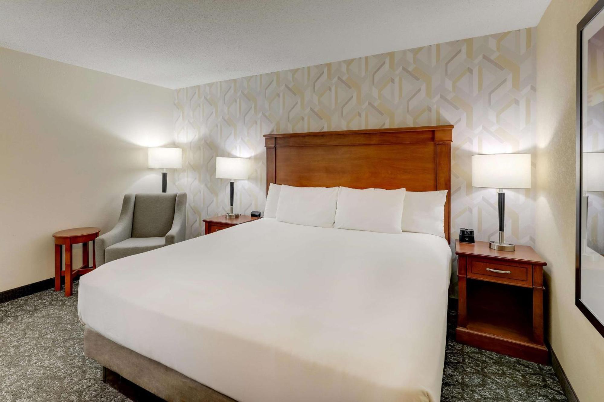 Drury Inn & Suites Marion Esterno foto