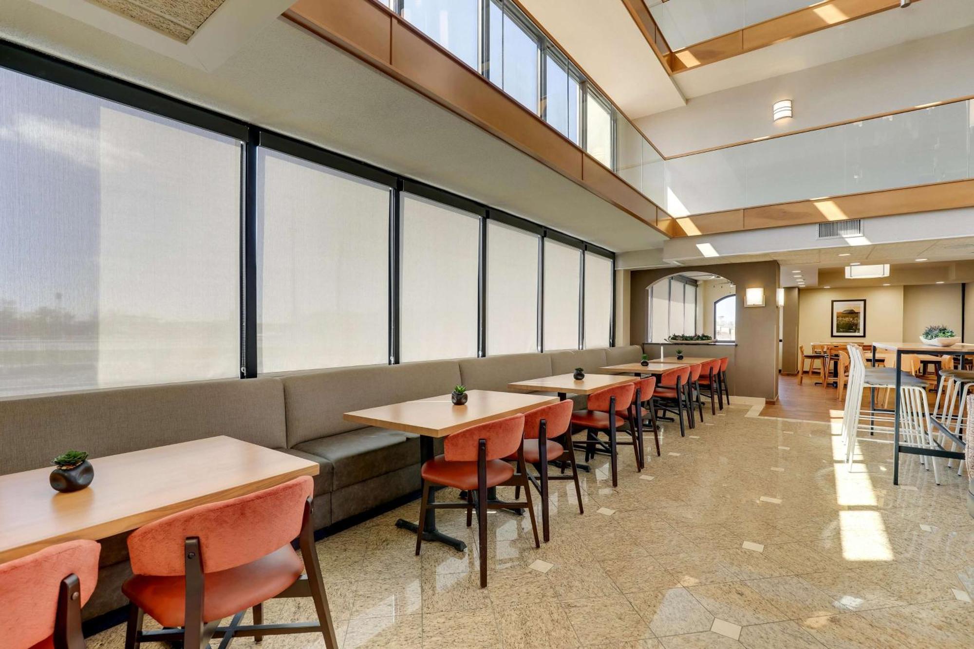Drury Inn & Suites Marion Esterno foto