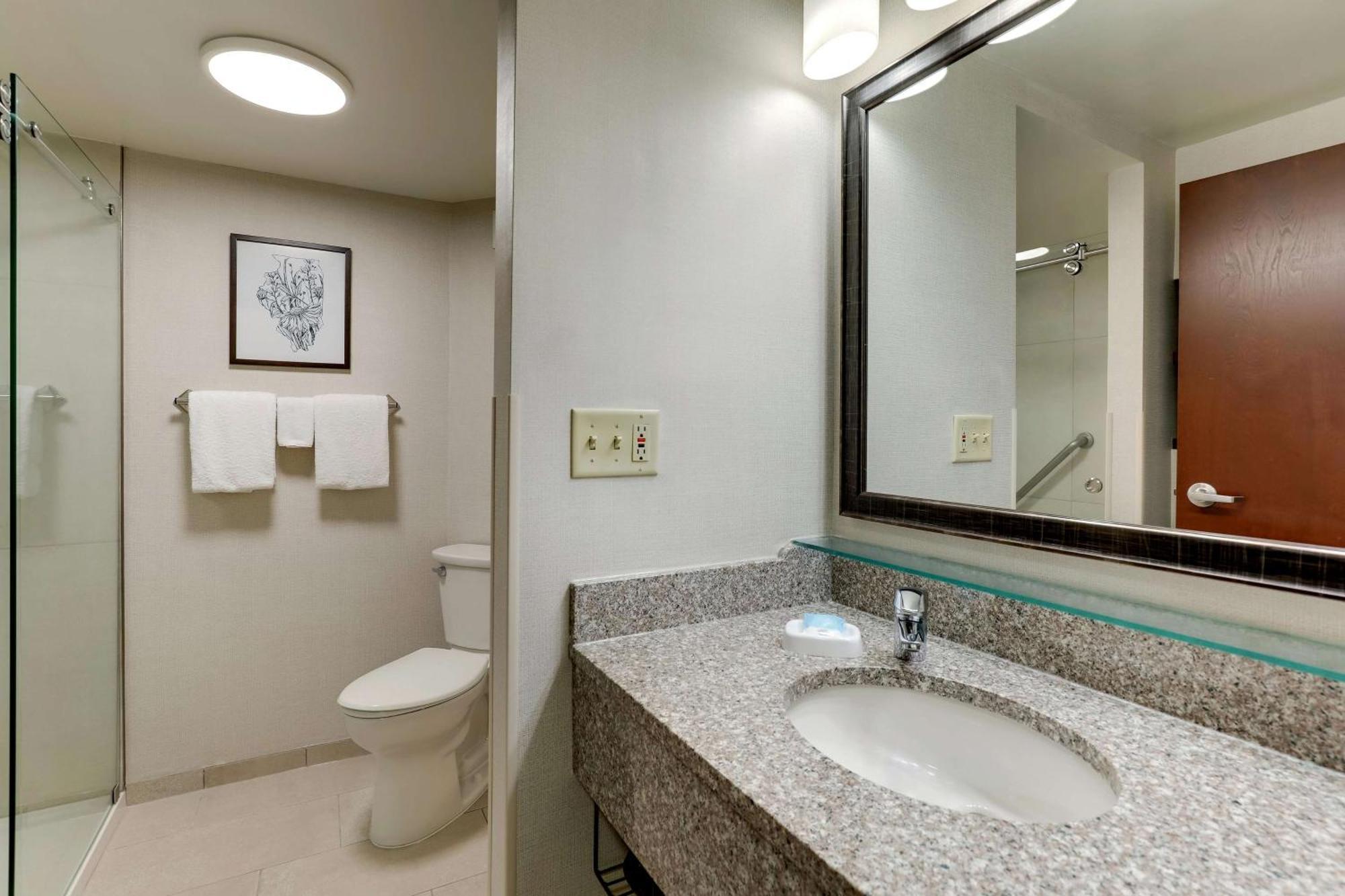 Drury Inn & Suites Marion Esterno foto
