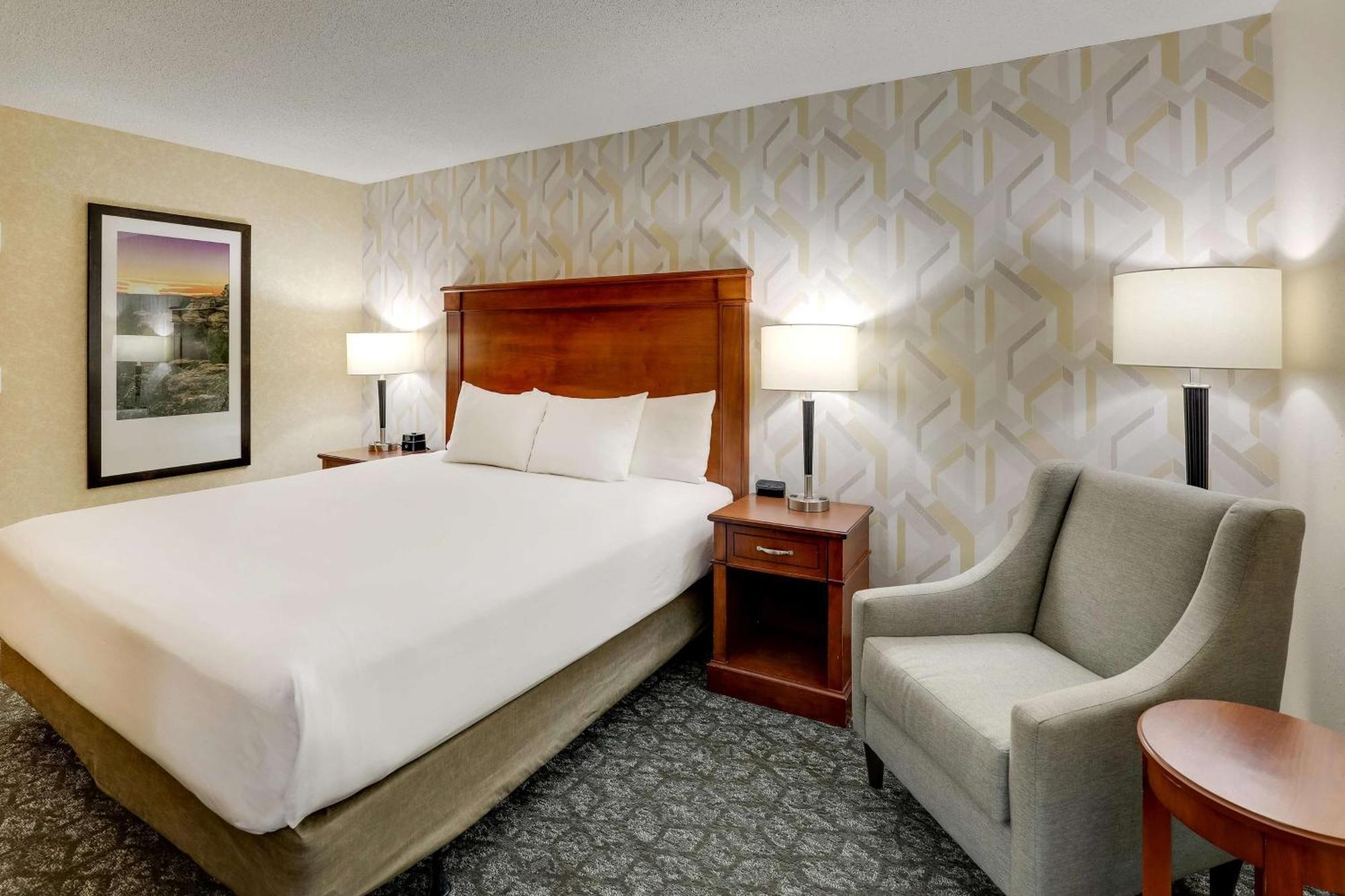 Drury Inn & Suites Marion Esterno foto