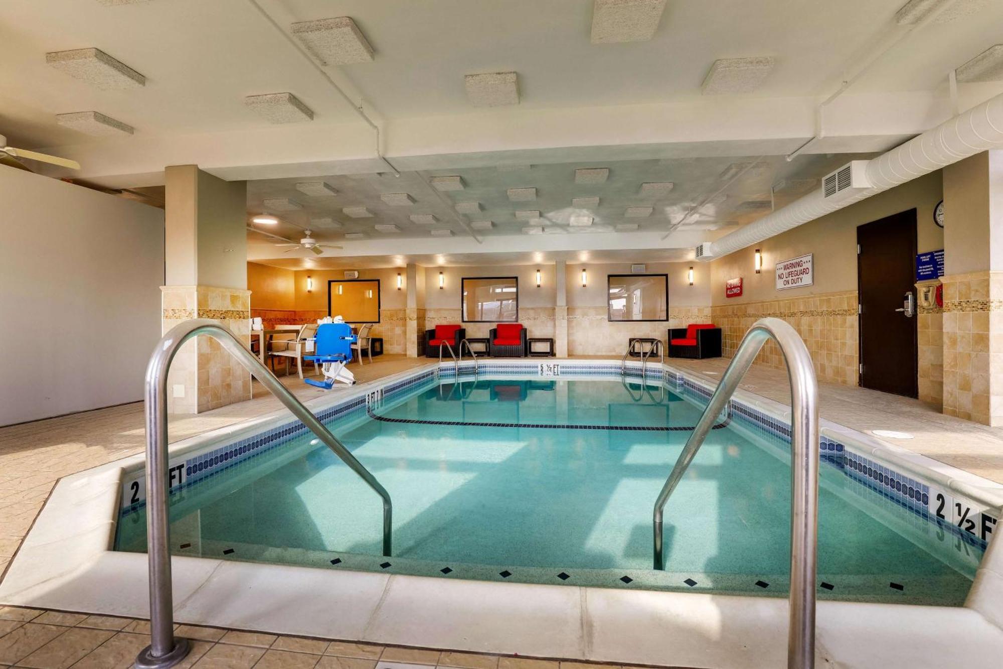 Drury Inn & Suites Marion Esterno foto